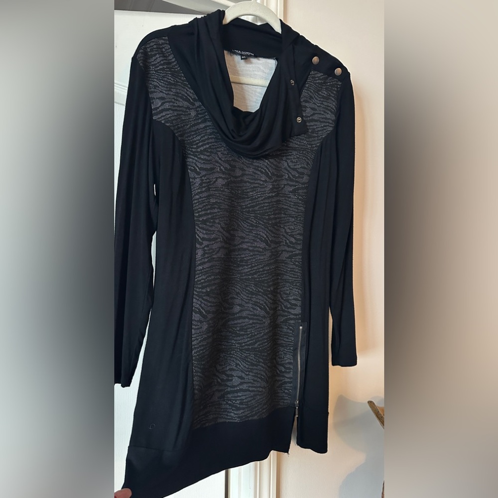 Unique Tunic with a Adjustable Collar